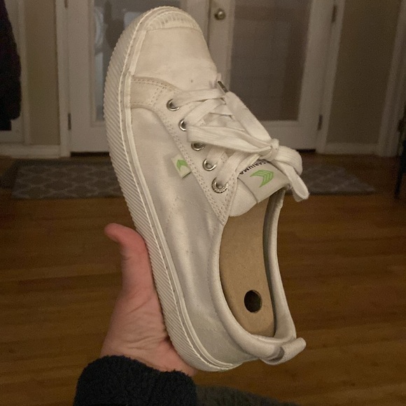 Cariuma OCA Low white sneakers - Picture 6 of 8